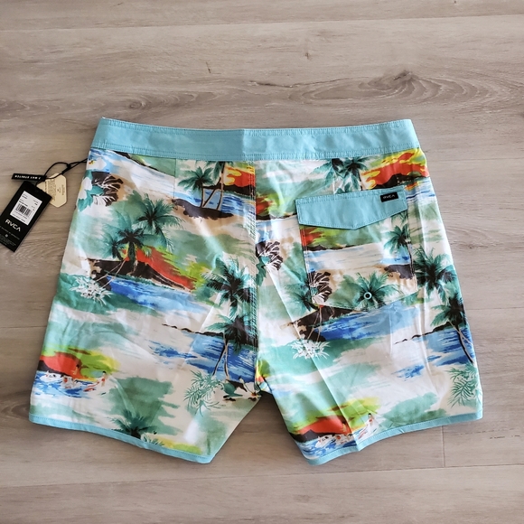 Mens RVCA boardshorts - Picture 3 of 4